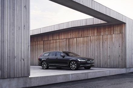Volvo Cars renouvelle son modèle V90 et introduit la micro-hybridation sur l’ensemble de sa gamme 