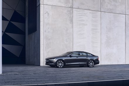 Running Footage - the refreshed Volvo S90 Recharge