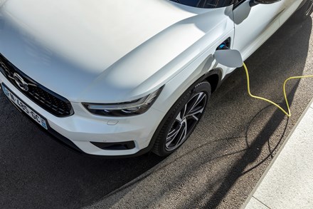 Volvo Cars accompagne ses clients dans la transition vers la mobilité électrique