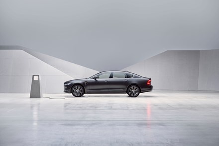 Studio Footage - the refreshed Volvo S90 Recharge
