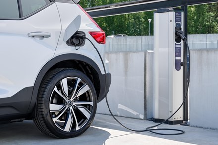 Volvo Cars and Plugsurfing offer Europe-wide charging service on all electric models