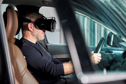 Volvo Cars daha güvenli otomobiller geliştirmek için "en üst düzey sürüş simülatörü" (ultimate driving simulator) ile en son oyun teknolojisini kullanıyor