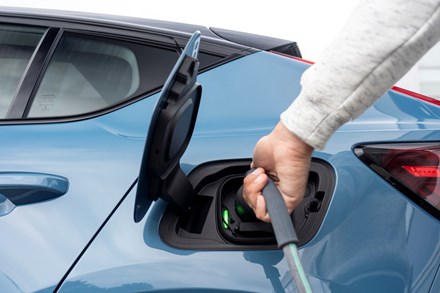 Volvo Cars roept op meer te investeren in schone energie om volledig klimaatpotentieel van elektrische auto's te realiseren