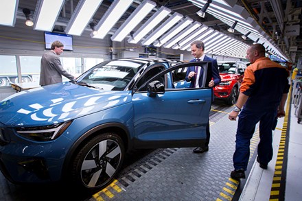 Volvo Car Gent lance la production de la C40 Recharge électrique - Le premier ministre De Croo s’assied au volant de la première voiture produite