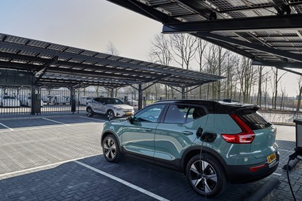 Volvo Cars meldt verkoop van 58.667 auto's in maart, aandeel geëlektrificeerde auto's gestegen tot 36%