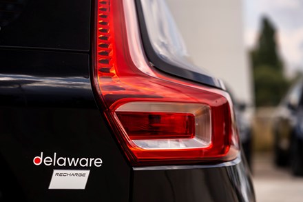 Un début de carrière durable : les nouveaux collaborateurs de delaware reçoivent une Volvo entièrement électrique