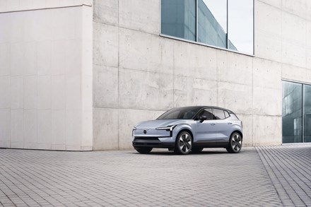 La Volvo EX30 100% elettrica è candidata al premio europeo «Car of the Year 2024».