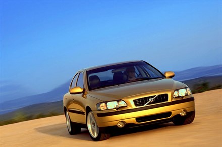 VOLVO S60 IN PRODUCTION 2000