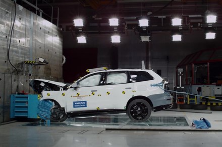 Volvo EX90 Crash Test - Front Test