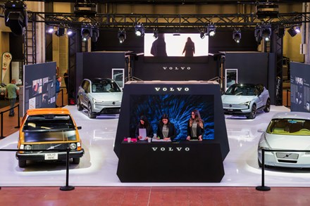 Volvo torna ad AME nell’edizione 2023 in pieno svolgimento a Bologna esponendo due prototipi d’epoca e le nuovissime EX30 ed EX90, per ribadire come Heritage significhi fedeltà ai propri valori di brand, Sicurezza e Sostenibilità in primo luogo, e quindi Autenticità