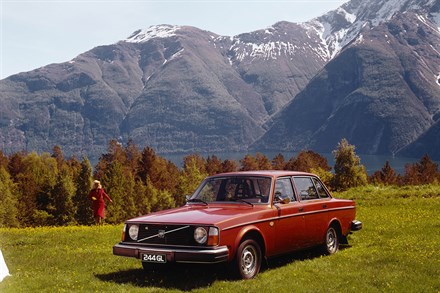 VOLVO 244 IN PRODUCTION 1974-1993