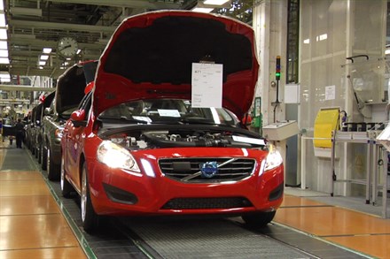 The production of the new V60 started Aug/Sept. 2010 in the Torslanda plant (3:34 min.)