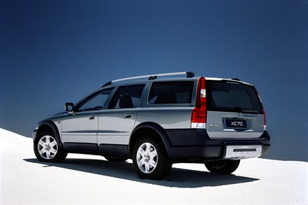 Volvo XC70 benefits from next-generation AWD for 2006
