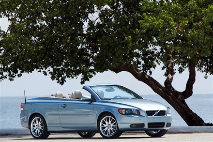 The new Volvo C70 – both convertible and coupe!