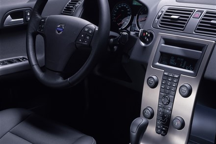 Nuova Volvo S40, Consolle centrale minimalista – vera icona di design