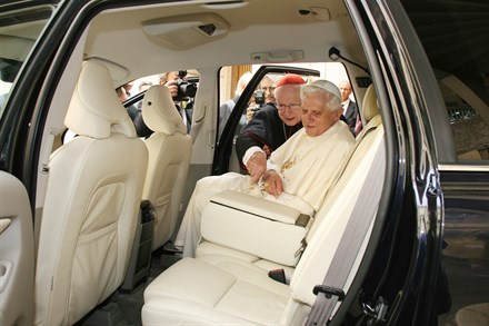 Una Volvo XC90 per Papa Benedetto XVI
