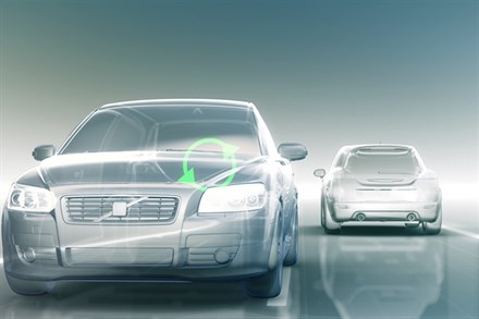 Volvo Car Corporation presenta nuove tecnologie in grado di evitare le collisioni con auto e pedoni