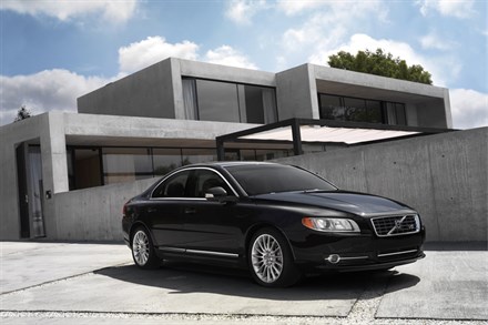 Stretch out in the new, sumptuous 2009 Volvo S80 Executive