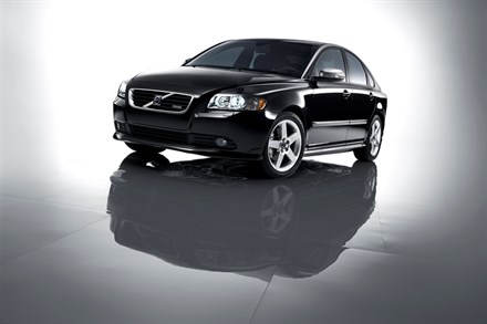 Volvo launches 2009 S40 and V50 more equipment, R-Design option