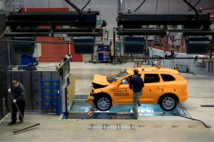 Il laboratorio per i test di collisione di Volvo Auto compie 10 anni