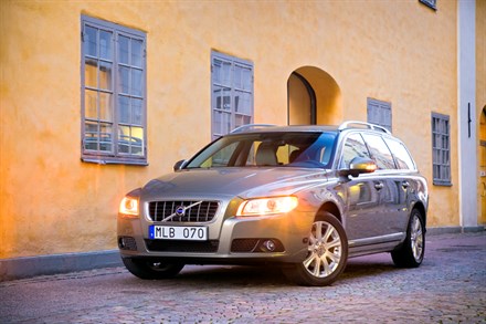 Volvo behåller greppet som Sveriges populäraste bilmärke