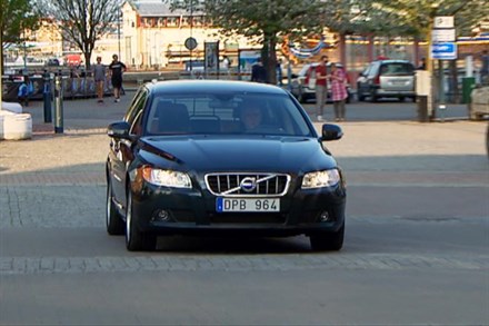 Volvo V70 model year 2011, driving footage (1:56)
