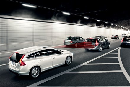 Volvo Cars säkerhetsteknik som är standard i alla modeller minskar olycksfrekvensen med 28 procent