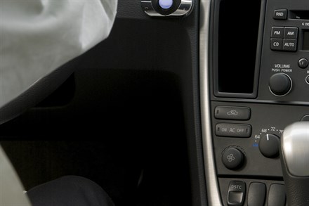 Volvo Car Corporation, Accessories - Wireless hands-free function in Volvo cars with Bluetooth® and a mobile telephone